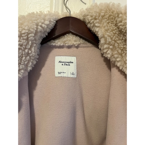 Abercrombie & Fitch Faux Teddy Sherpa Jacket with Detachable Hood - Picture 8 of 10